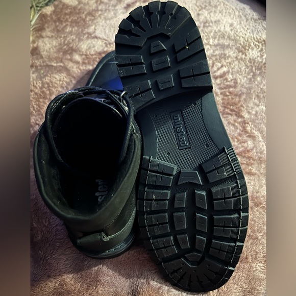 Kenneth Cole Unlisted, brand new out of the box lace up boots! Size 9, black! - Picture 3 of 6